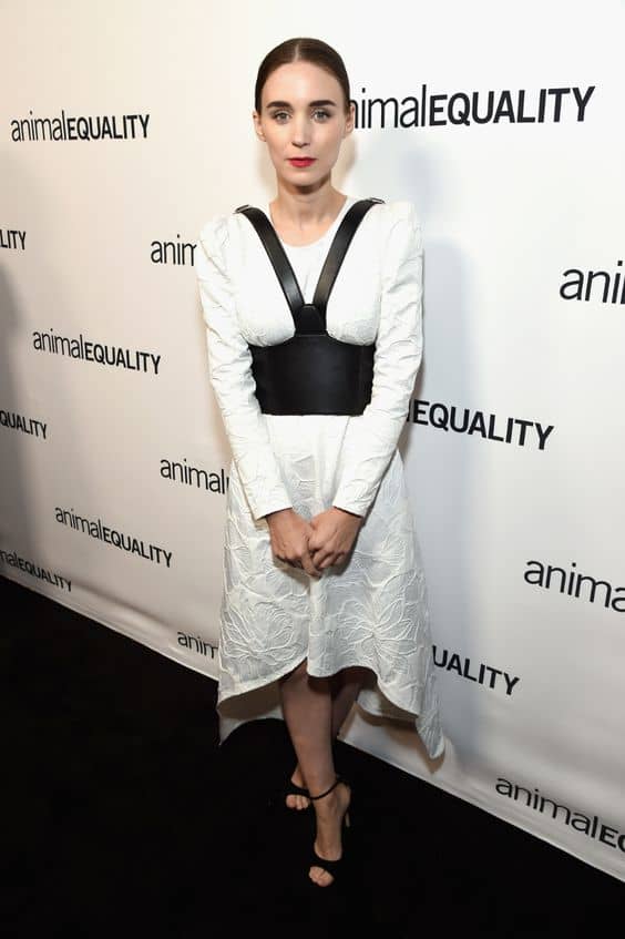 Vestido minimal Rooney Mara