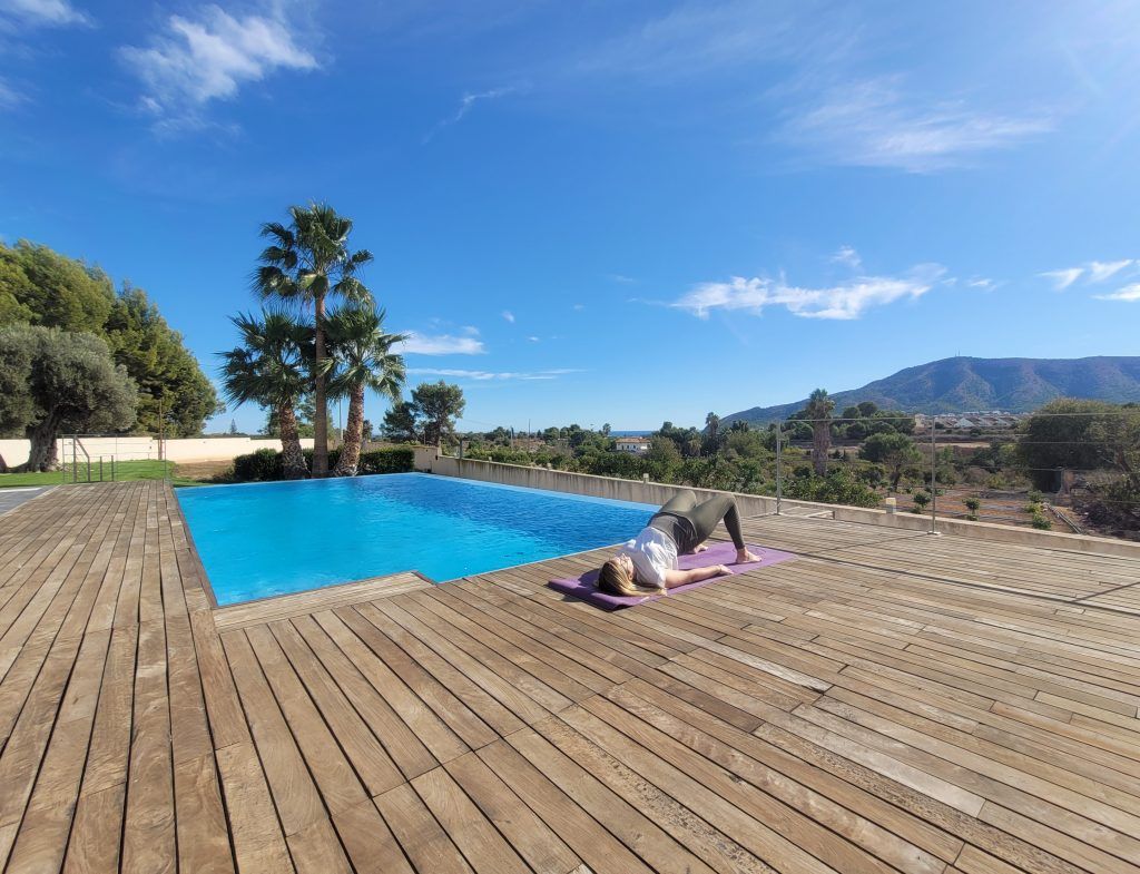 Mesa de tres patas Viniyoga